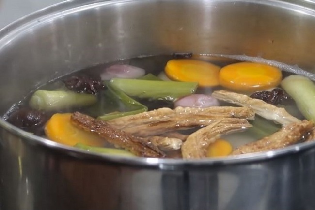 Vegetarian pho broth