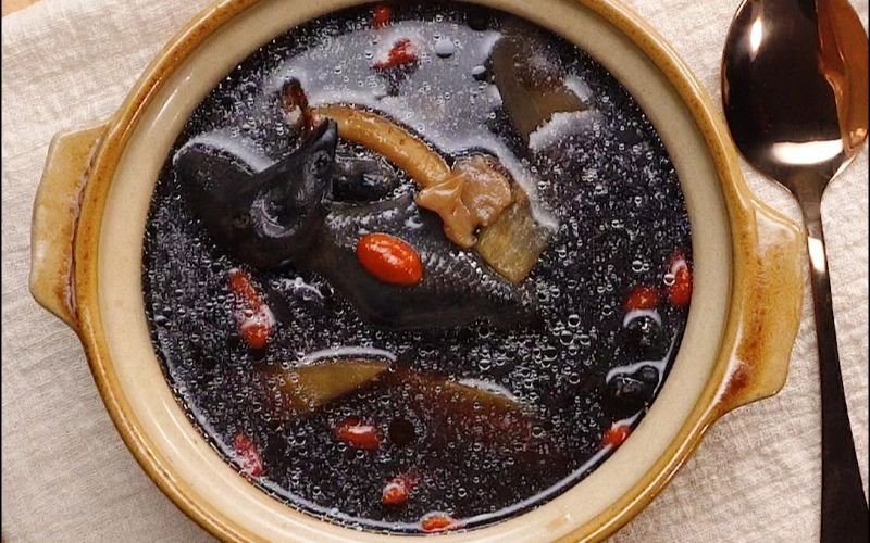 Black chicken can be grilled, stewed, or stir-fried to enhance its flavor and nutrition