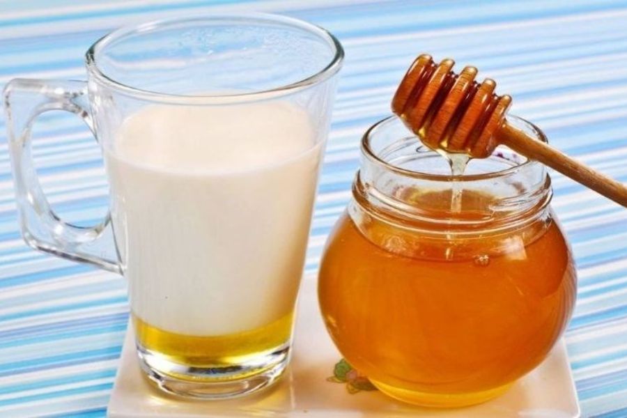 Foods to avoid in the first year to prevent choking and allergies, with careful introduction of new foods