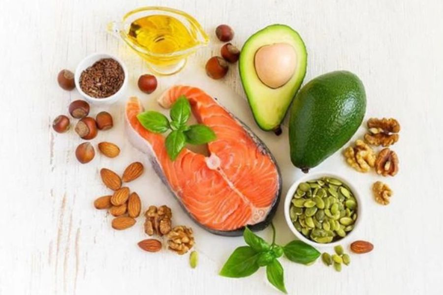 Offer balanced meals with fiber, healthy fats, iron, and probiotics for the baby’s growth