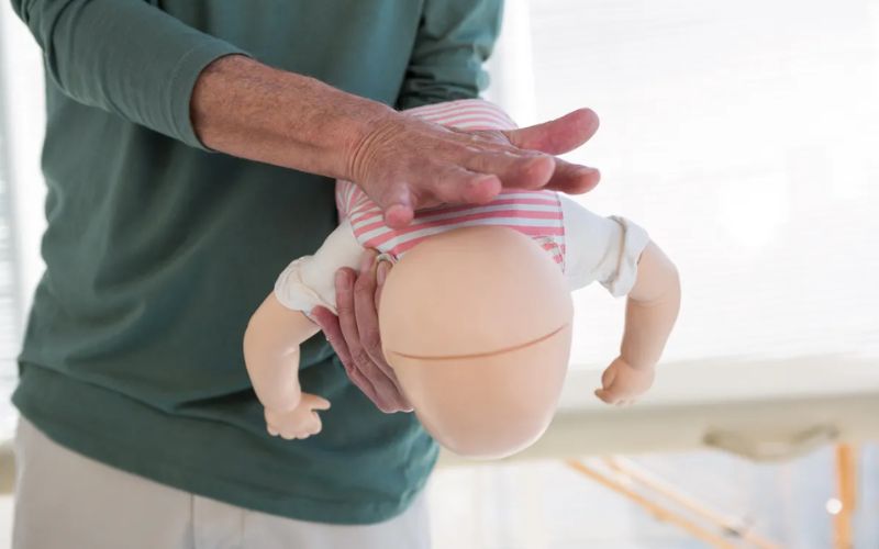 Baby-led weaning is not riskier than spoon-feeding when safety precautions are followed