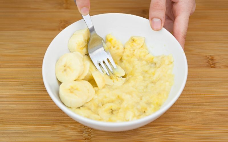 Bé 6 tháng có thể ăn đa dạng thực phẩm ngoài cháo để bổ sung dinh dưỡng