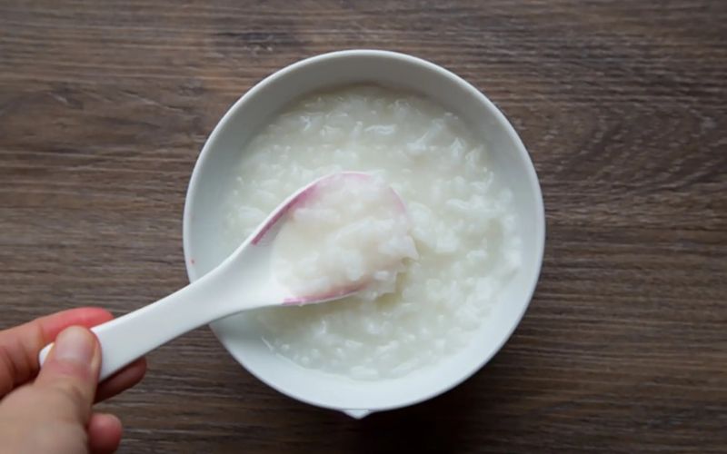 Độ loãng phù hợp giúp bé dễ tiêu hóa và làm quen với thức ăn