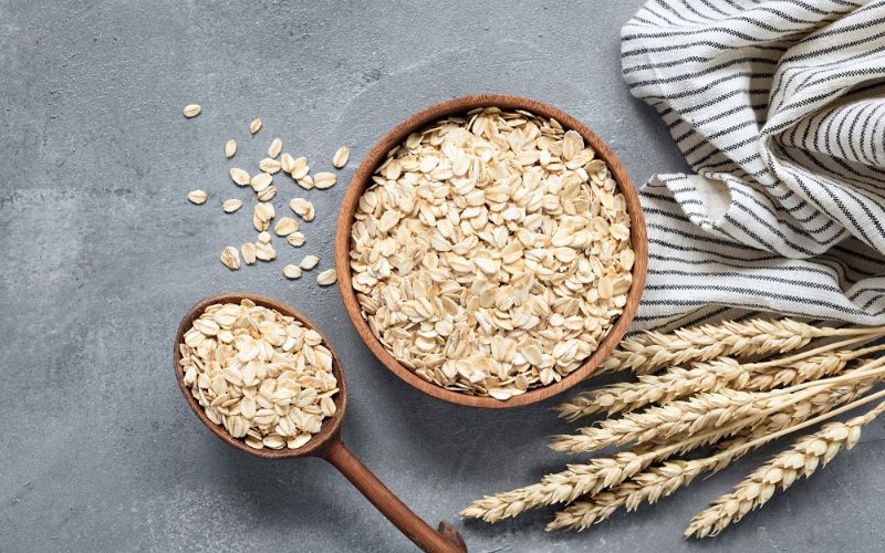 Yến mạch giàu chất xơ beta-glucan, hỗ trợ tiêu hóa, giảm cholesterol và ổn định đường huyết.