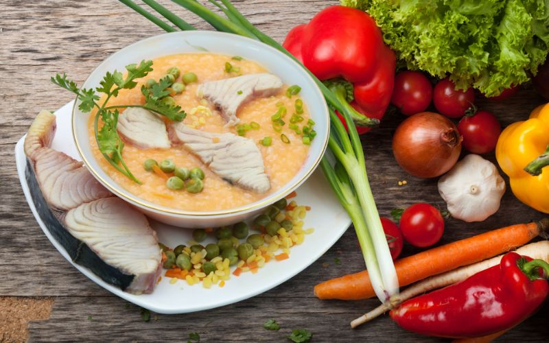 Cháo cá thu dinh dưỡng cân đối, vị ngọt tự nhiên và rất phù hợp cho trẻ em lẫn người lớn tuổi.
