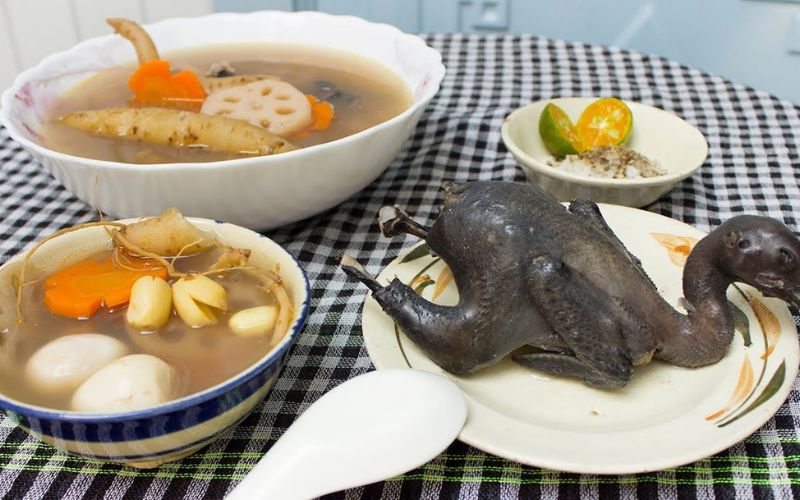 Gà ác tiềm nhân sâm là món đại bổ tăng cường sinh lực, đặc biệt phù hợp cho người stress và mệt mỏi.
