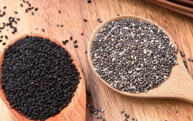 Hạt chia là nguồn omega-3 và chất xơ dồi dào, giúp no lâu, hỗ trợ tiêu hóa