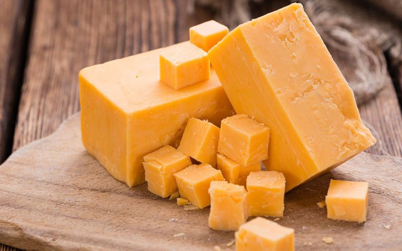 Phô mai là nguồn canxi và protein dồi dào, giúp củng cố xương và cơ bắp ngay từ bữa sáng.