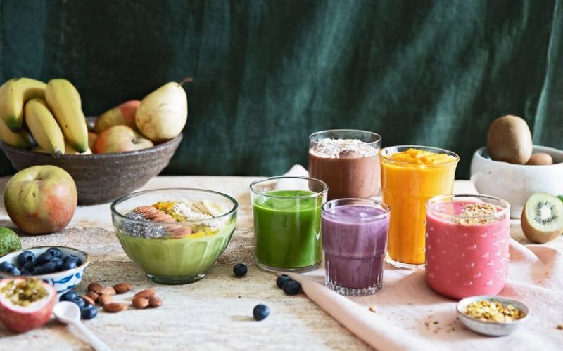 Sinh tố là lựa chọn tiện lợi giàu vitamin, khoáng chất và chất xơ, giúp bổ sung năng lượng nhanh và dễ hấp thu.