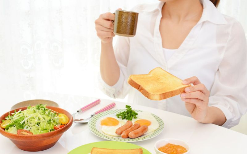 Hiểu đúng “Buổi sáng ăn gì” giúp bạn xây dựng bữa sáng đủ chất, nhẹ bụng và tối ưu năng lượng cho ngày mới.