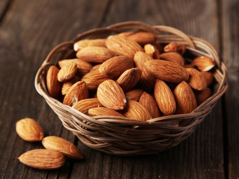Hạnh nhân giàu MUFA, vitamin E và khoáng chất, giúp bảo vệ da, tăng miễn dịch và dễ dàng chế biến theo nhiều cách lành mạnh.