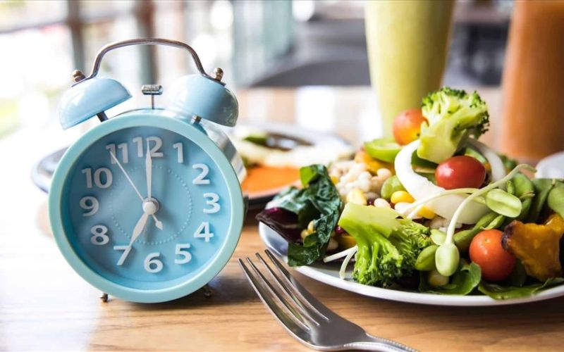 Nhịn ăn sáng có thể có lợi hay hại tùy phương pháp và đối tượng