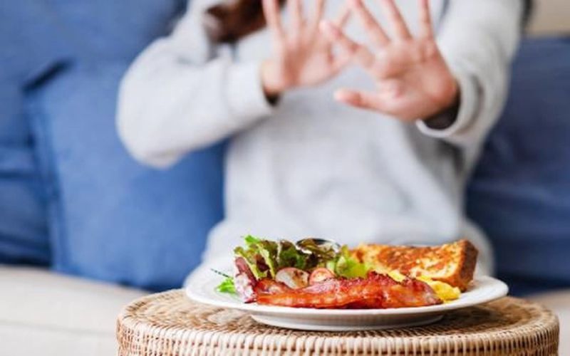 Nhịn ăn sáng không trực tiếp giảm cân; ăn sáng đều đặn giúp kiểm soát cân nặng và duy trì trao đổi chất hiệu quả.