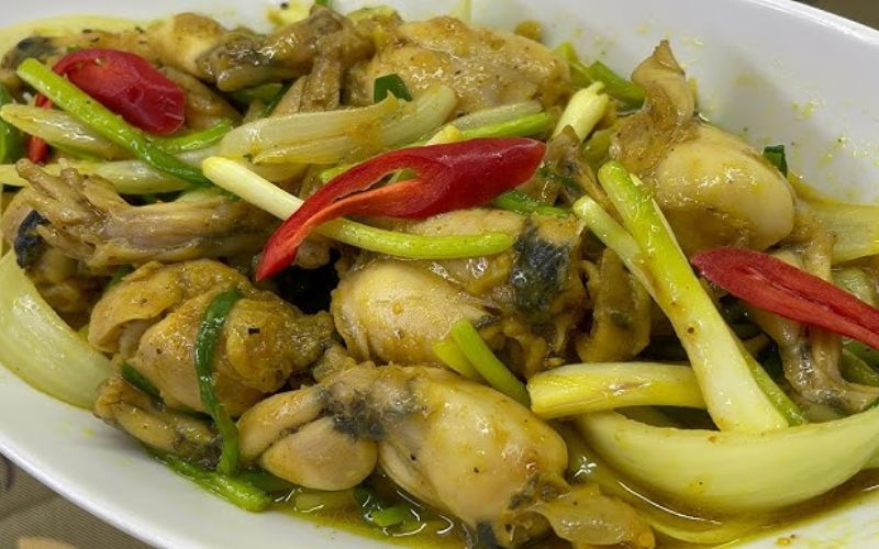 Ếch xào hành – mâm cơm đậm vị, giàu đạm và rất tốt cho việc bồi bổ sức khỏe