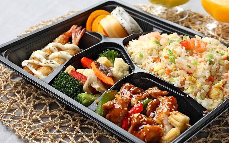 Cơm trưa văn phòng là các món đơn giản, đủ chất và nấu nhanh.