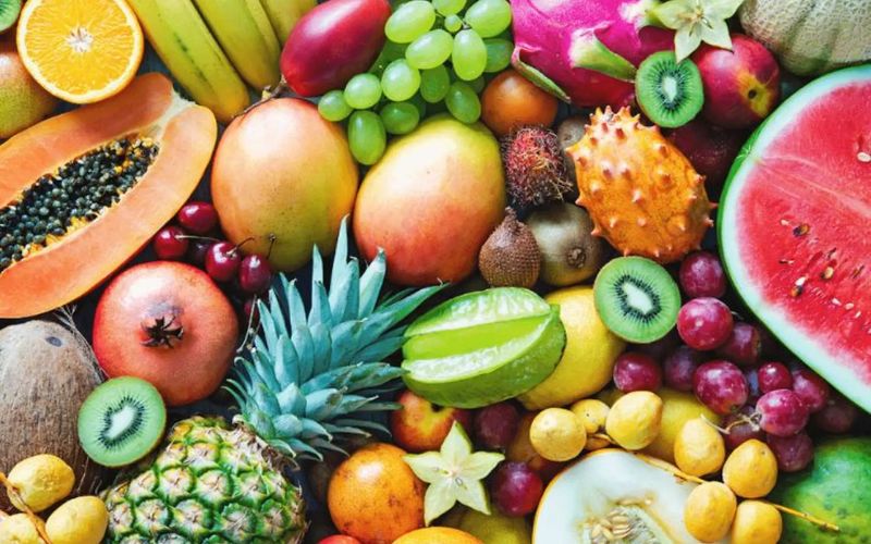 Trái cây tươi GI thấp như táo, quả mọng, chuối, mơ, bưởi và cam giàu chất xơ, vitamin